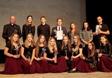 Występ Młodzieżowej Grupy Folkowej „Hajnica” na II Ogólnopolskim Festiwalu Artystycznym Dzieci i Młodzieży Niepełnosprawnej „Tanecznym krokiem ku integracji” w Nowym Targu