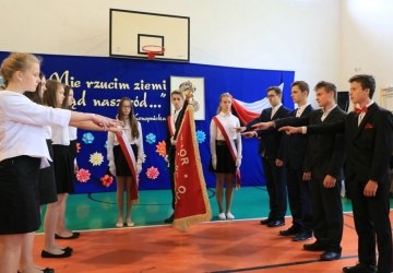 Święto Patrona Szkoły – nadanie Szkole Podstawowej im. Marii Konopnickiej w Ochotnicy Górnej sztandaru