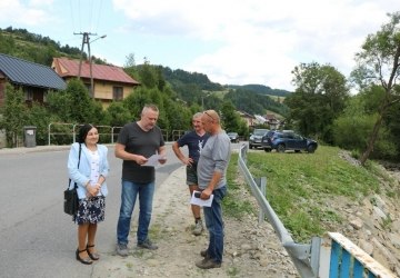 Przekazanie placów budowy na drodze powiatowej w Ochotnicy