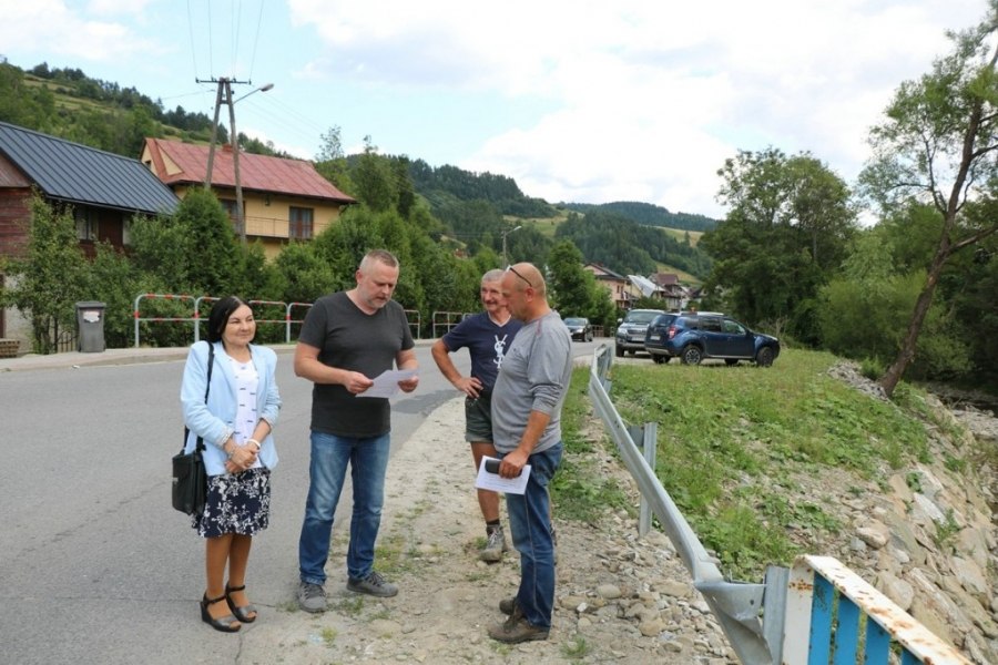 Przekazanie placów budowy na drodze powiatowej w Ochotnicy