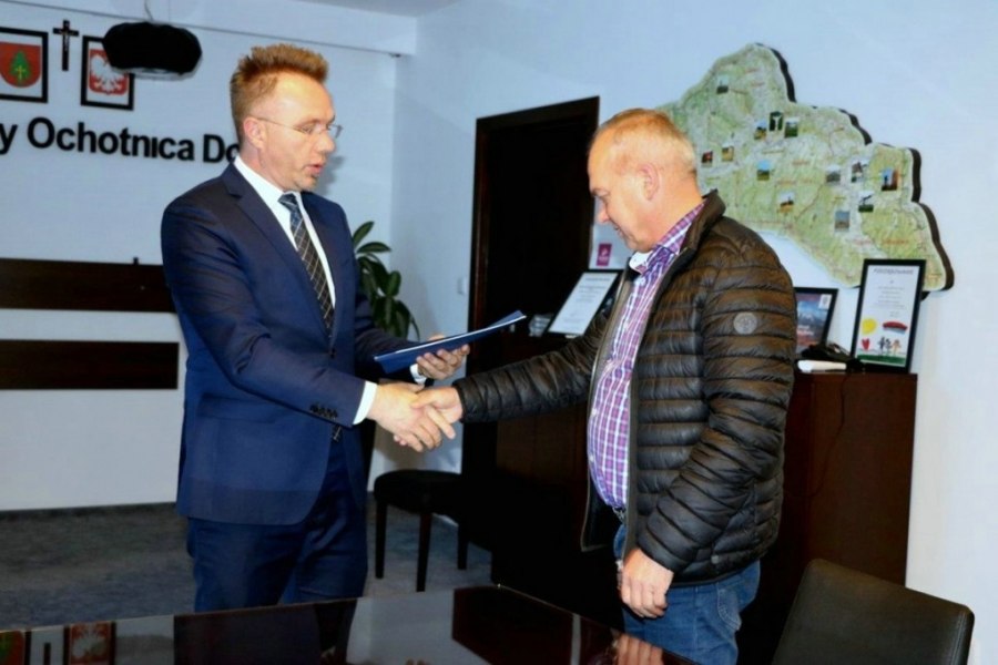 Podpisanie umowy dotyczącej remontu drogi gminnej Buciorówka – Lachówka w Tylmanowej