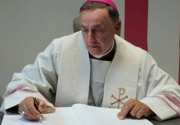 Dekret Biskupa Tarnowskiego dotyczący sprawowania posługi duszpasterskiej i liturgicznej w Wielkim Tygodniu